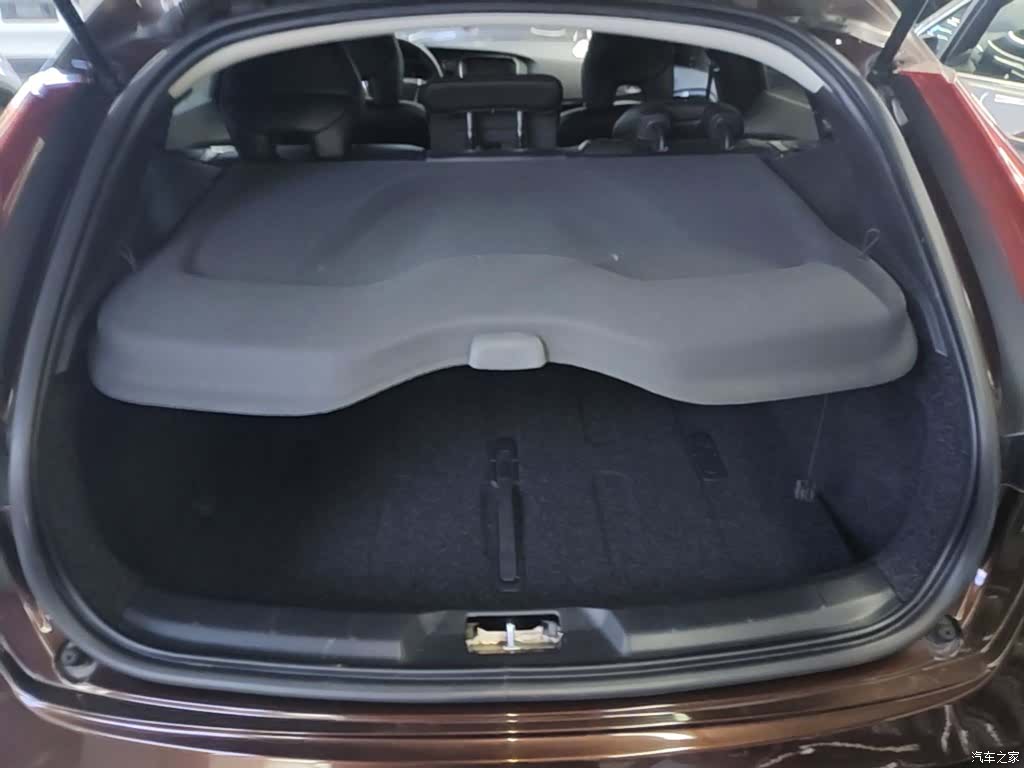 Volvo V40, 2018 19