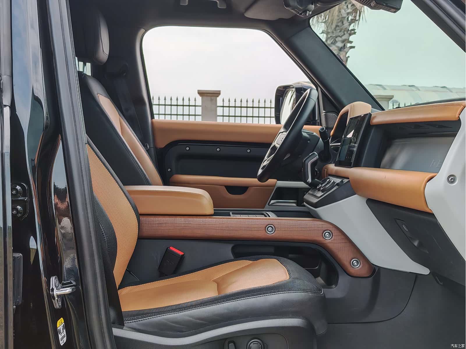 Land Rover Defender, 2023 6