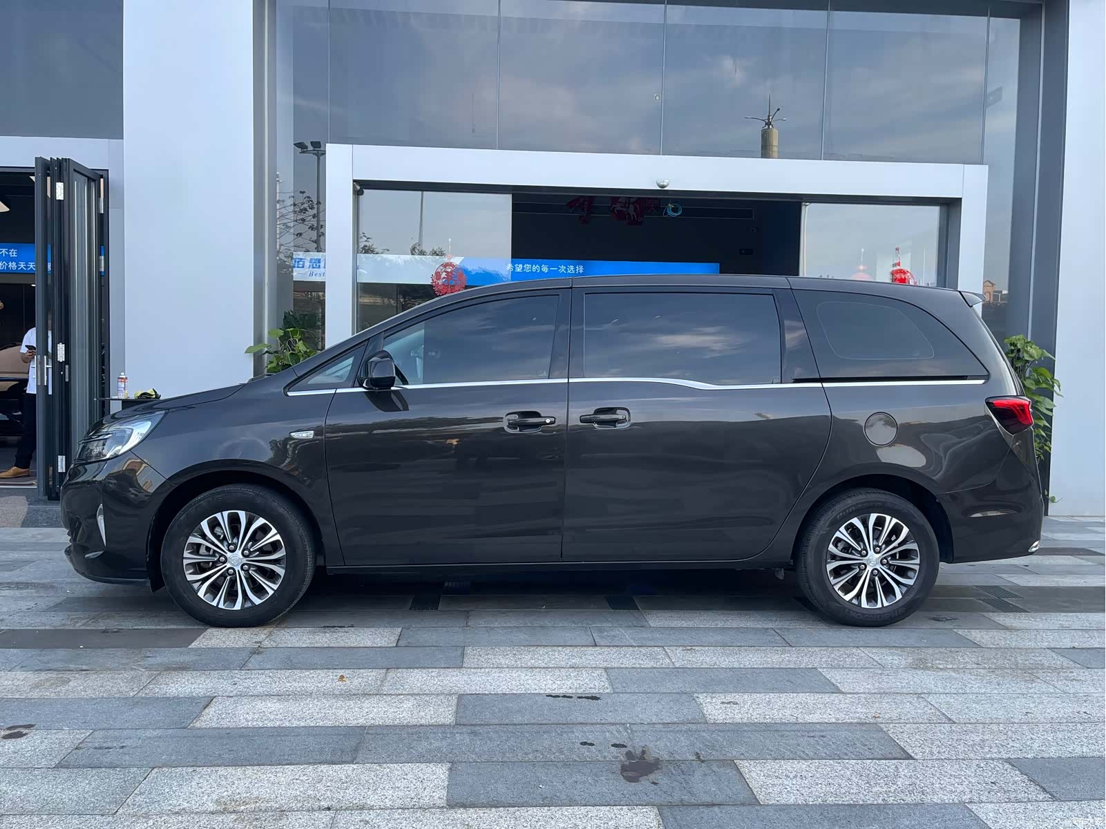 Buick GL8, 2021 4