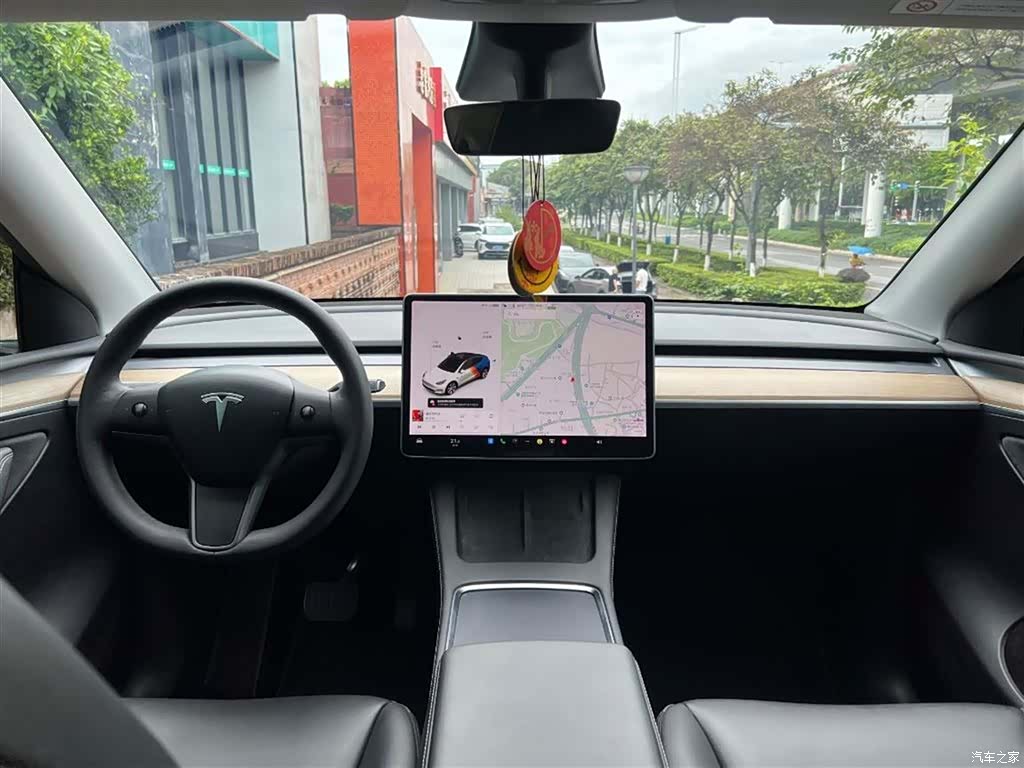 Tesla Model Y, 2021 3