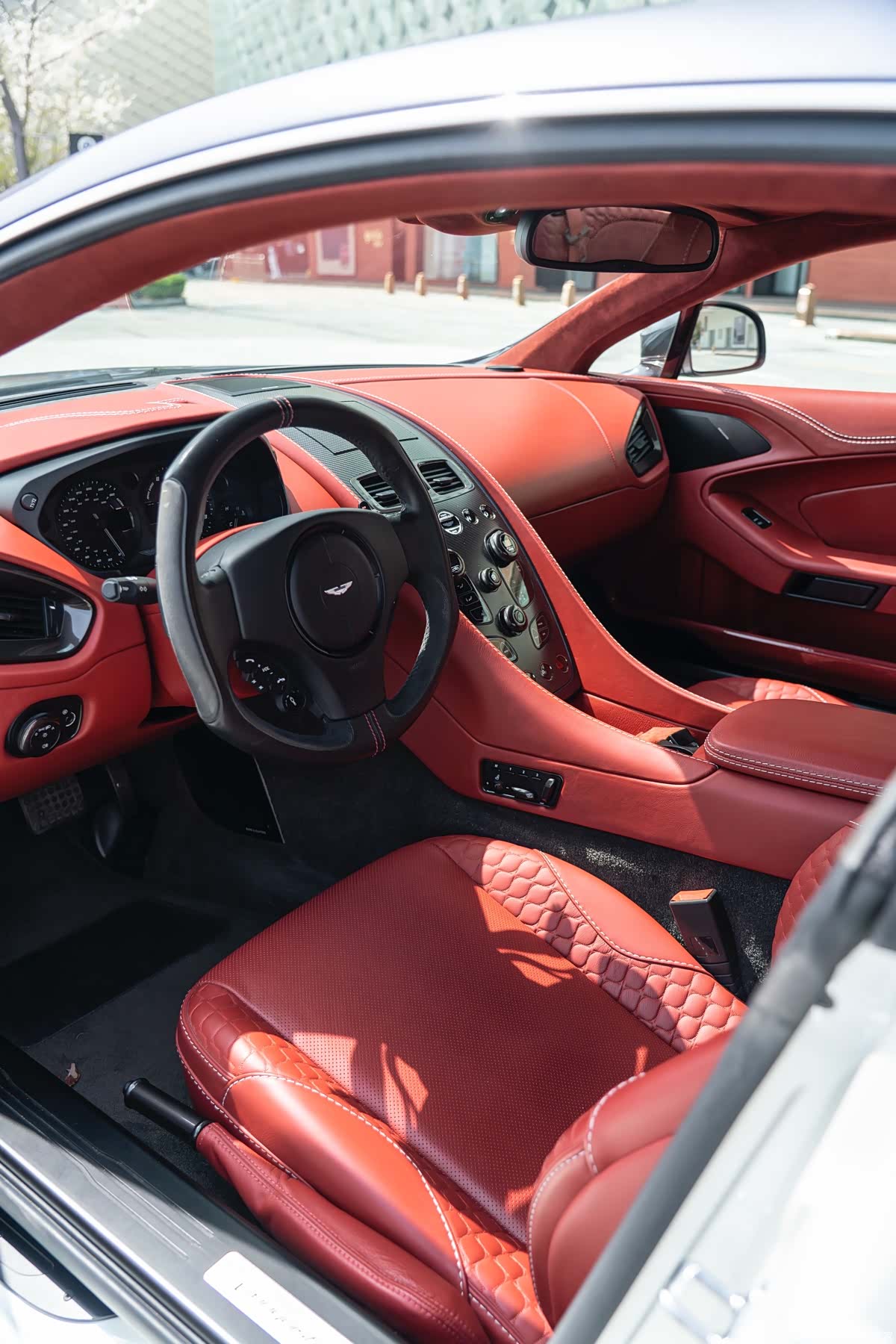 Aston Martin Vanquish, 2013 13