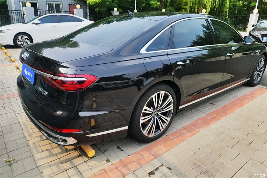 Audi A8L, 2024 3