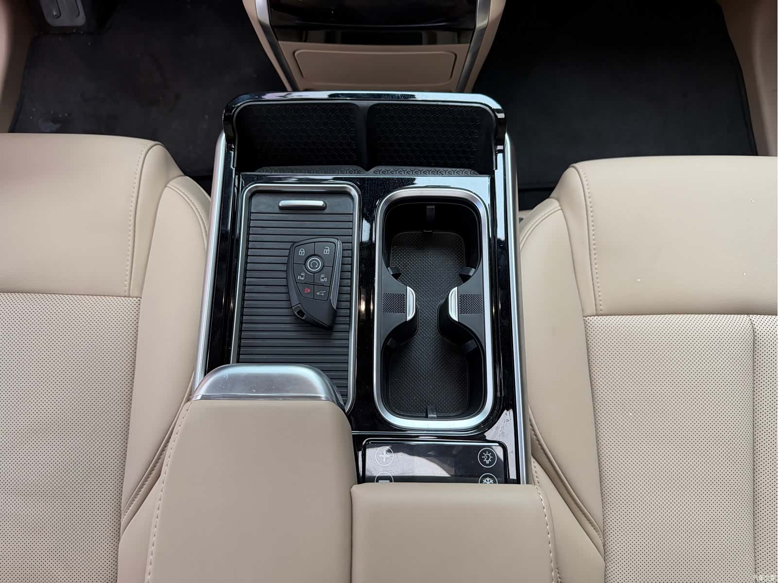 Buick GL8, 2025 8