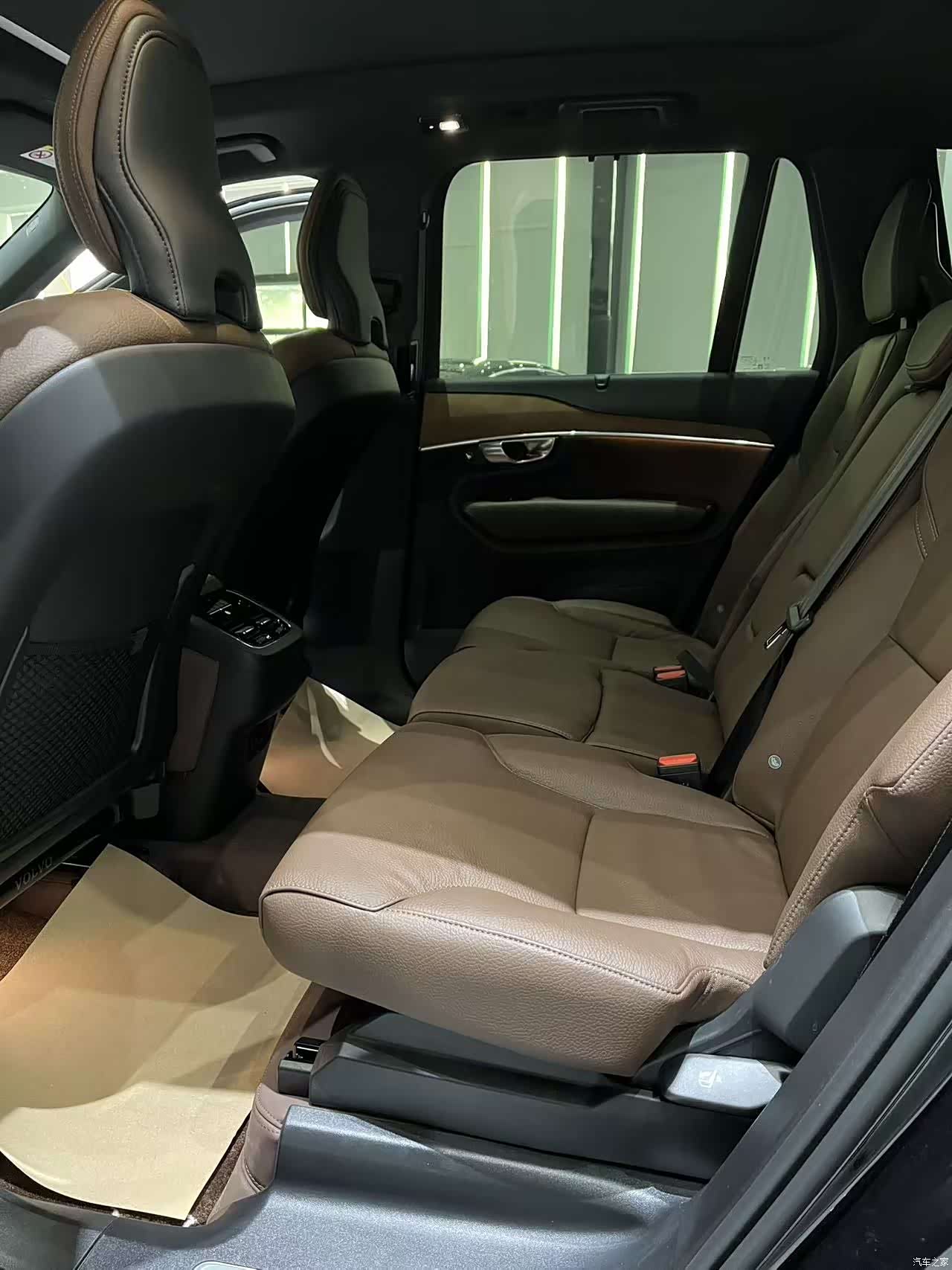 Volvo XC90, 2025 11