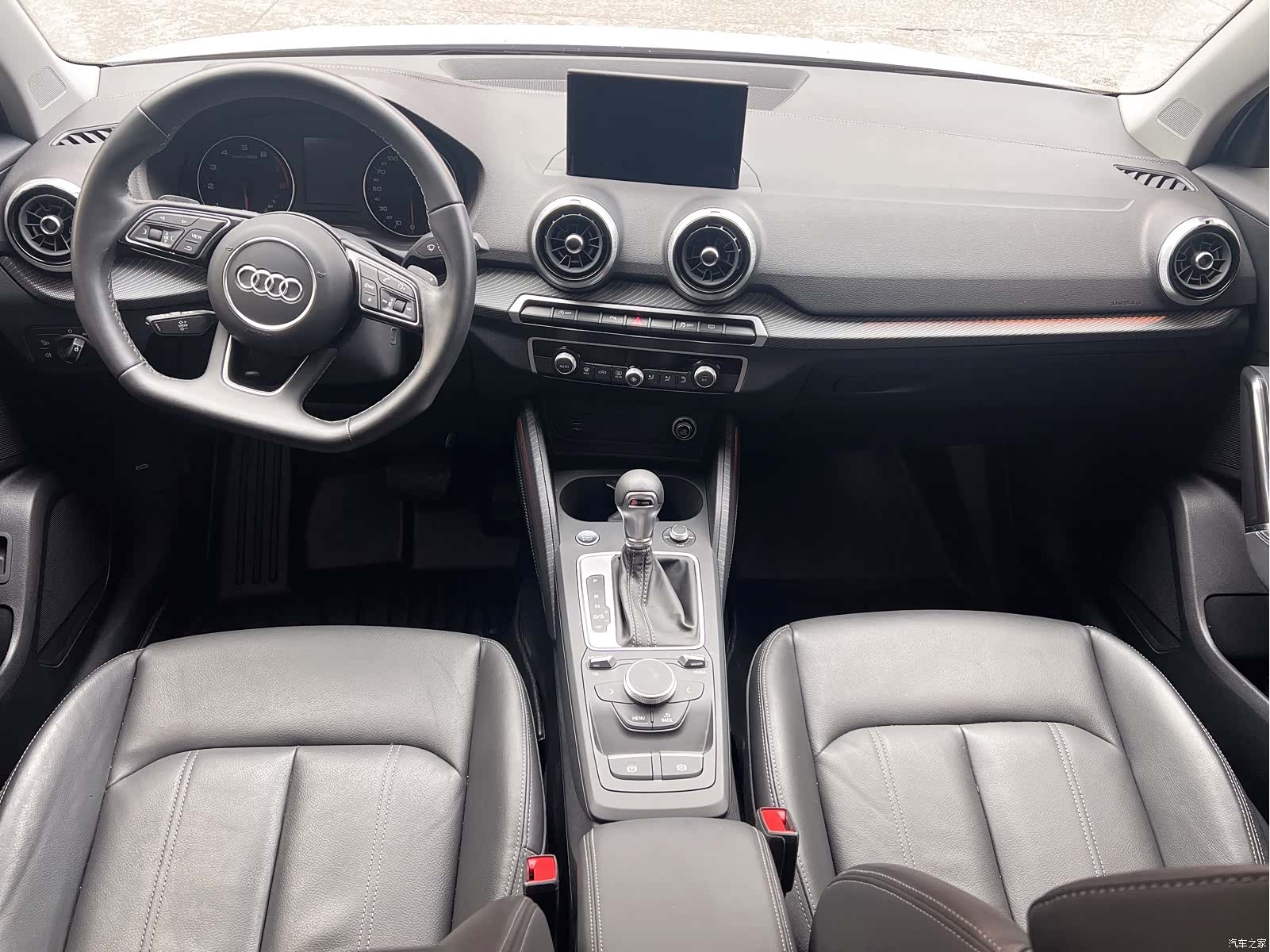 Audi Q2L, 2024 7