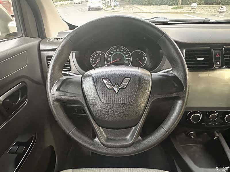 Wuling V, 2017 11