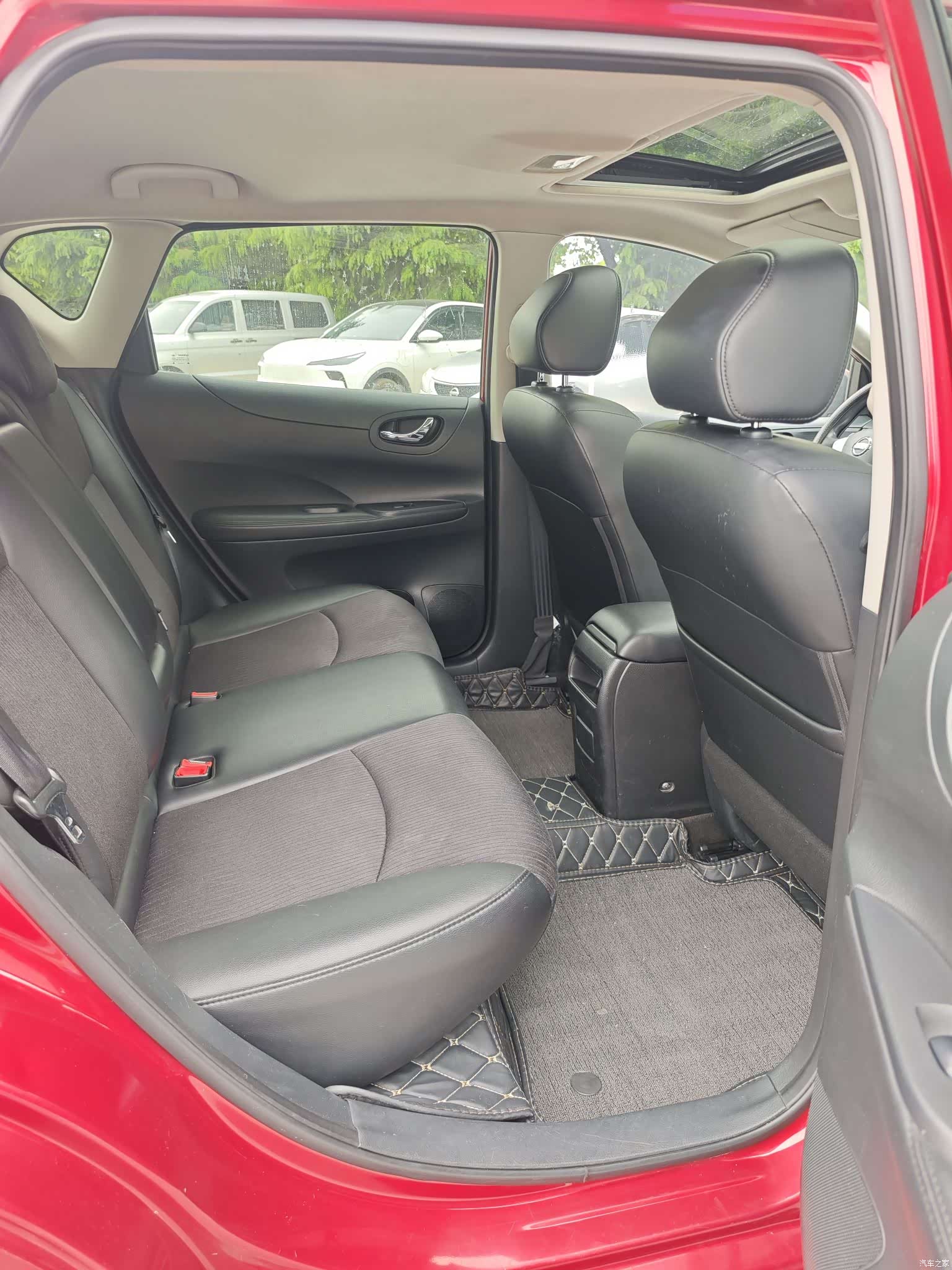 Nissan Tiida, 2013 8
