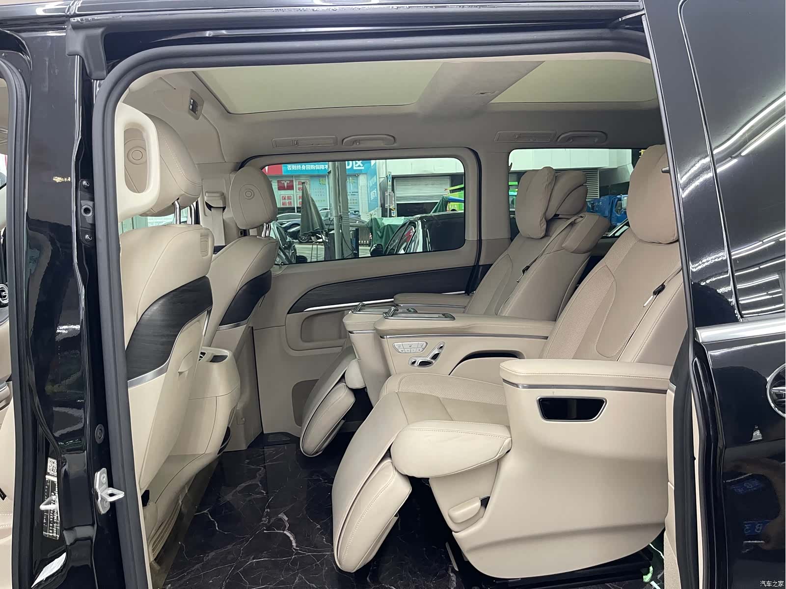 Mercedes-Benz V-Class, 2025 16