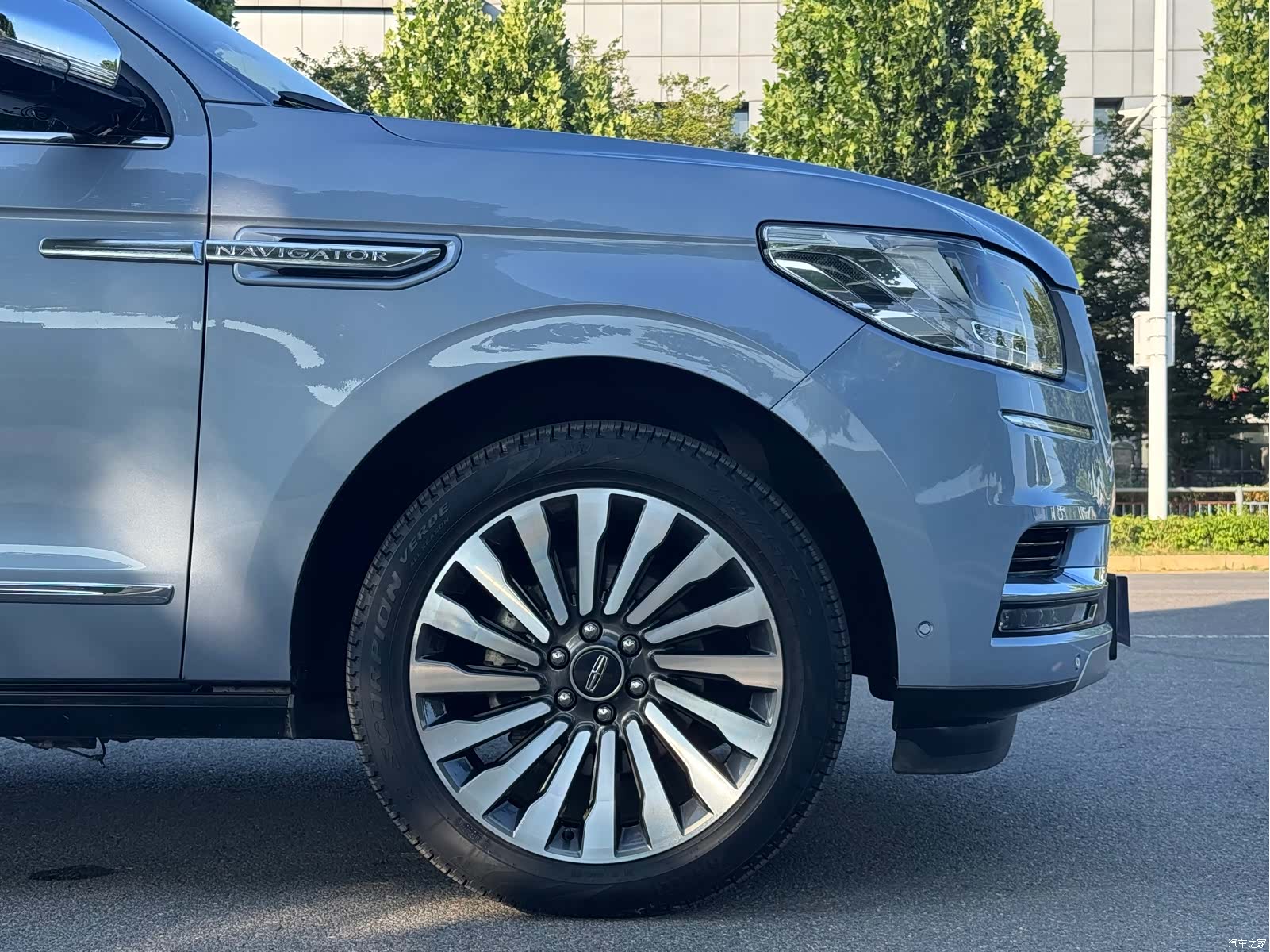 Lincoln Navigator, 2019 все фото