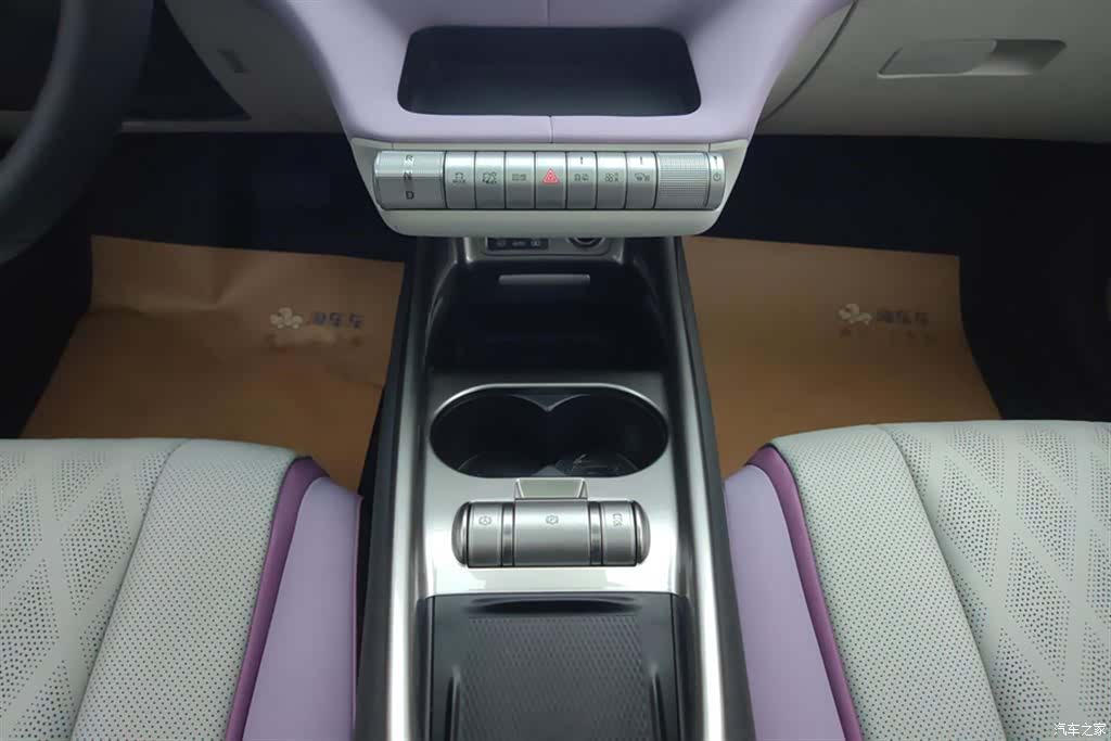 BYD Dolphin, 2024 16