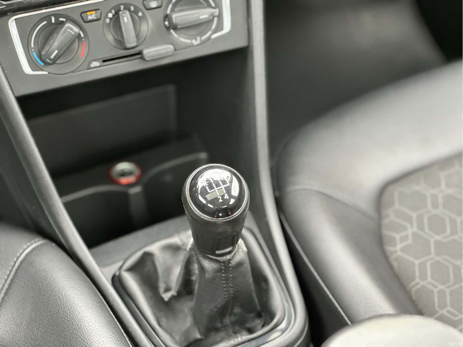 Volkswagen Santana, 2015 40