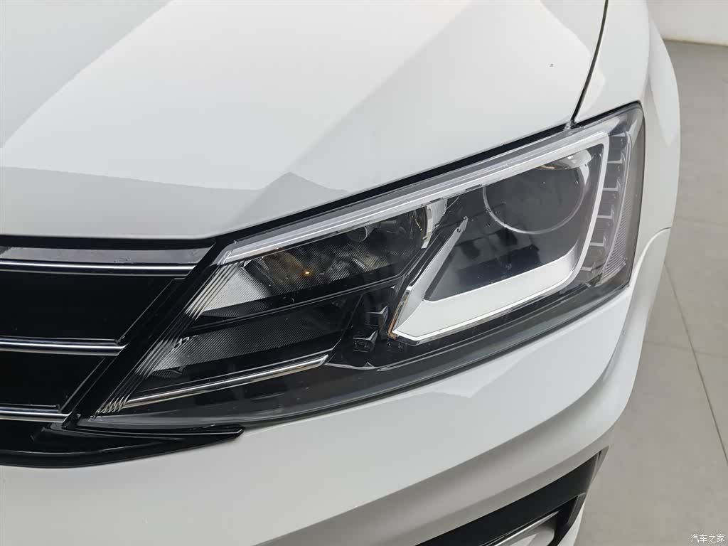 Volkswagen Sagitar, 2019 7