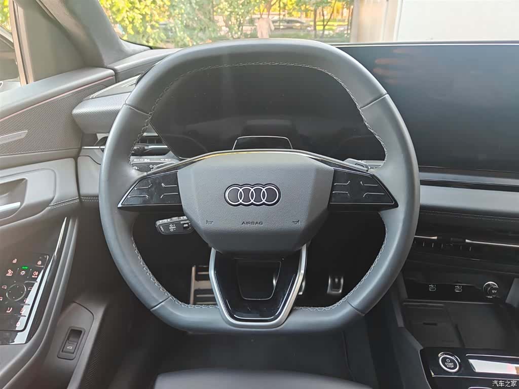 Audi e-tron, 2025 все фото