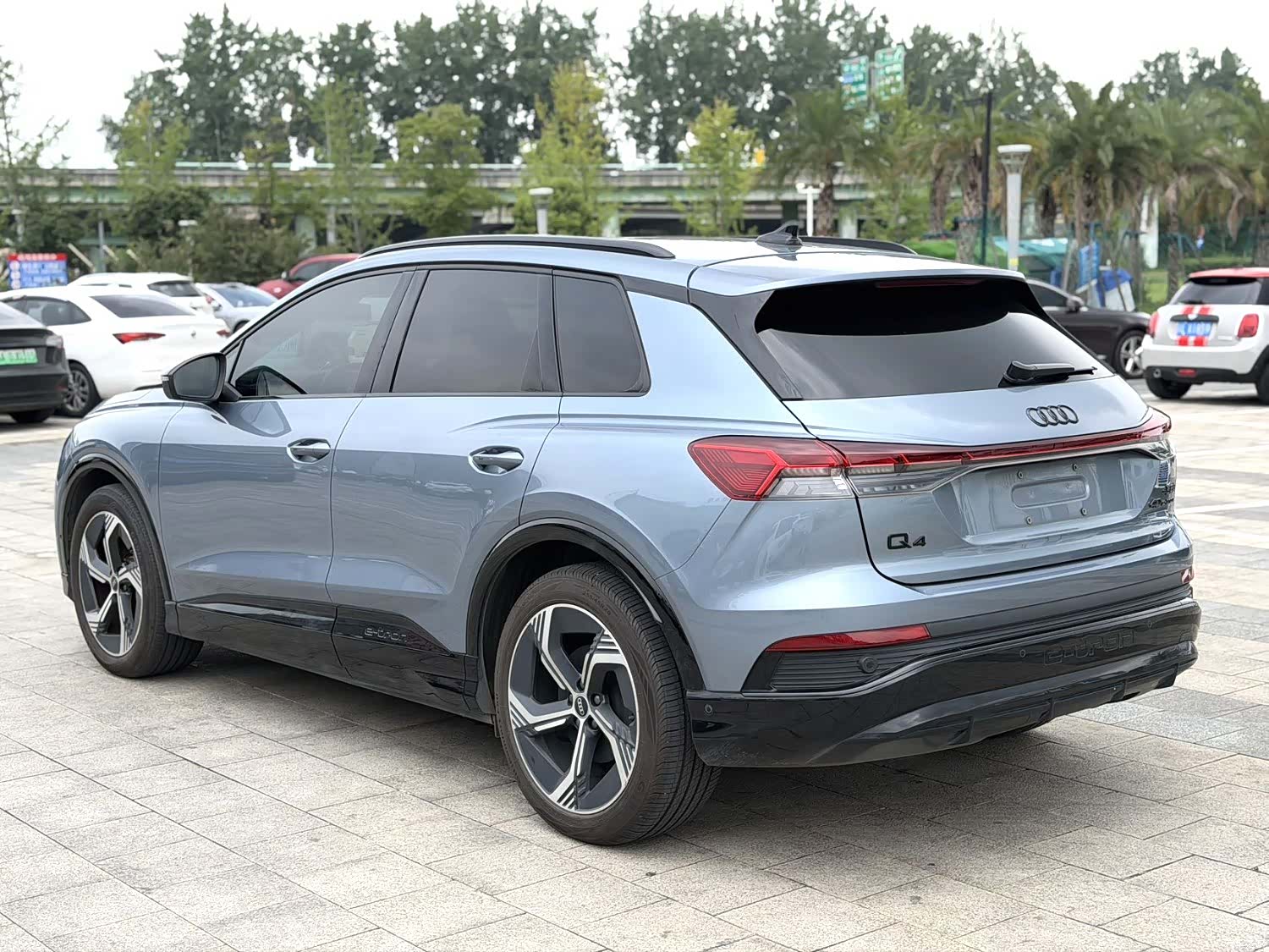 Audi Q4 e-tron, 2022 9