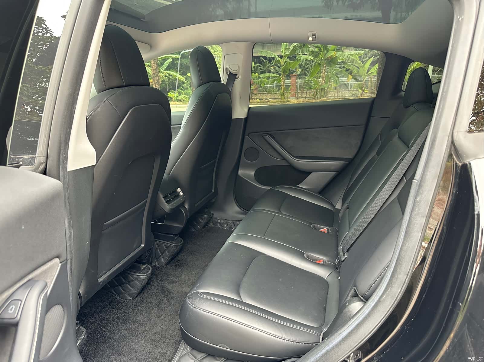 Tesla Model Y, 2022 все фото