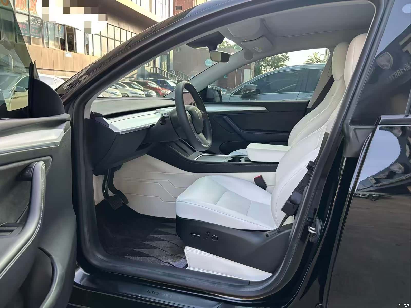 Tesla Model Y, 2023 4