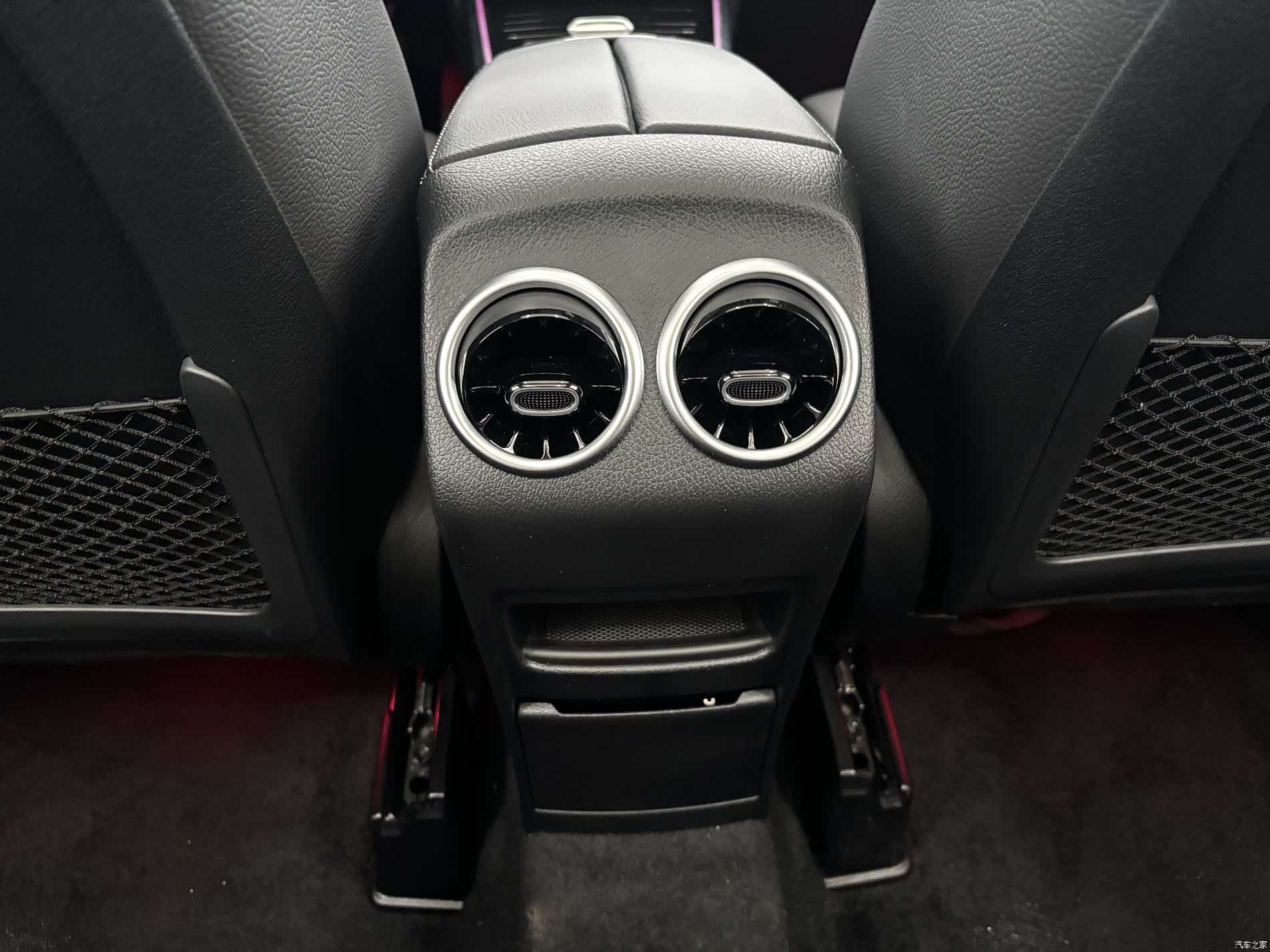 Mercedes-Benz GLB, 2025 19