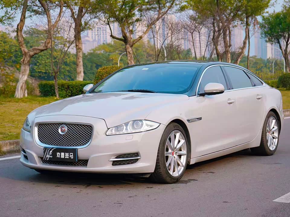 Jaguar XJ