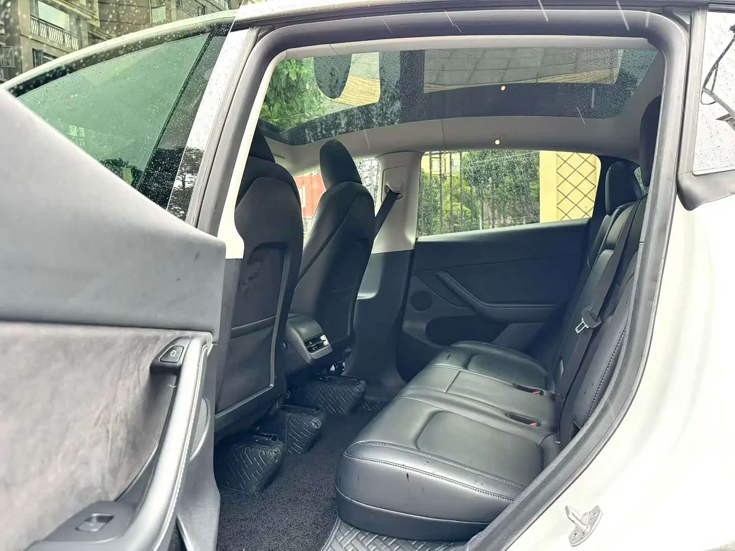 Tesla Model Y, 2022 все фото