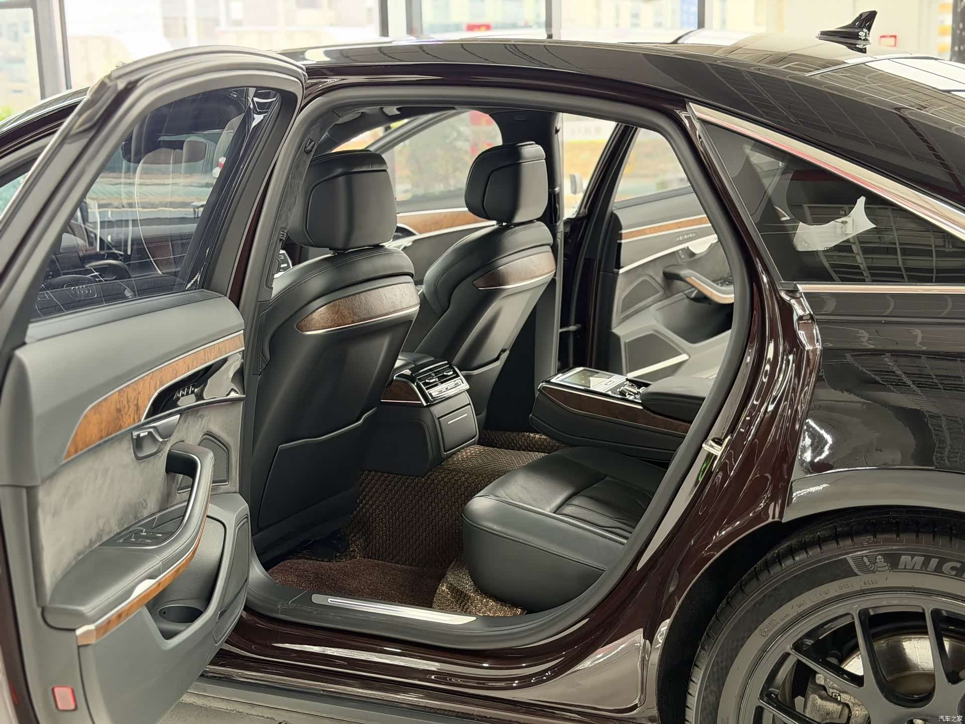 Audi A8L, 2019 11