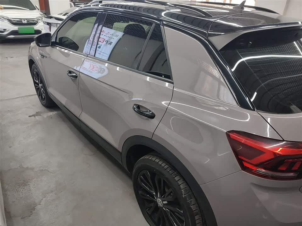 Volkswagen T-ROC exploring Songs