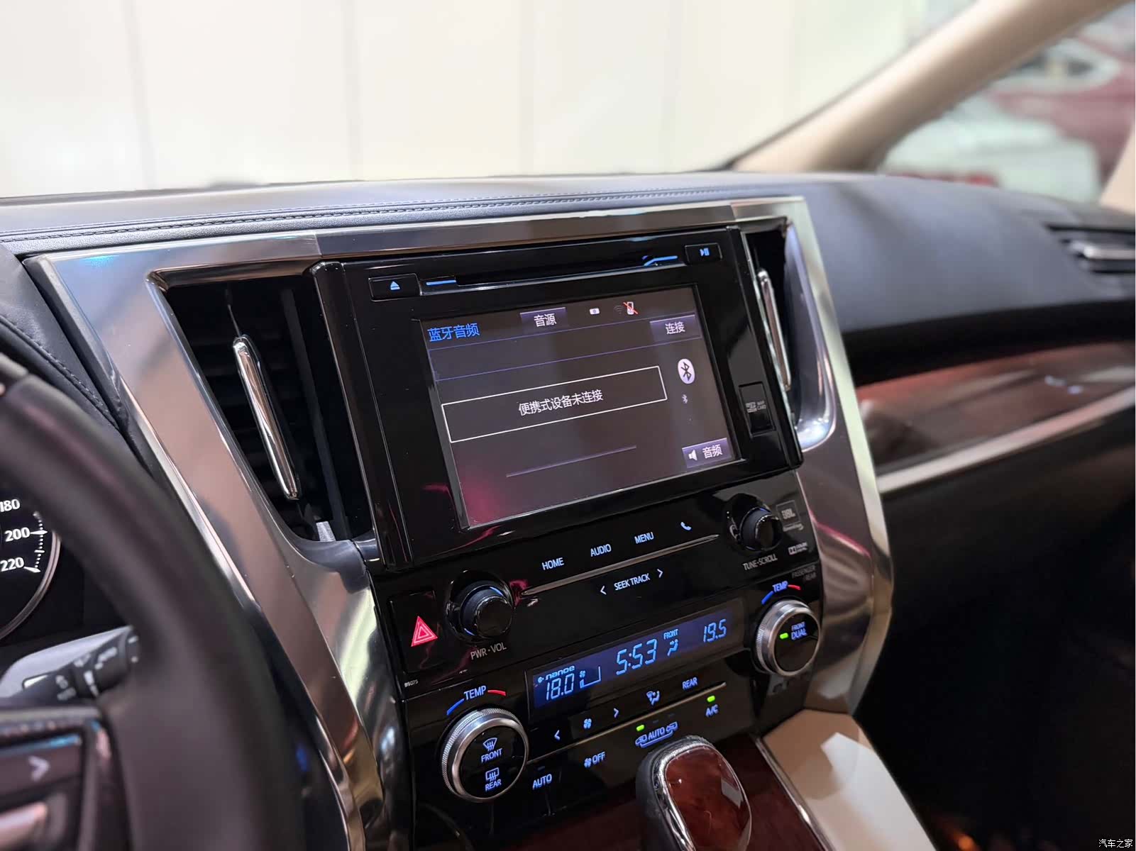 Toyota Alphard, 2015 6