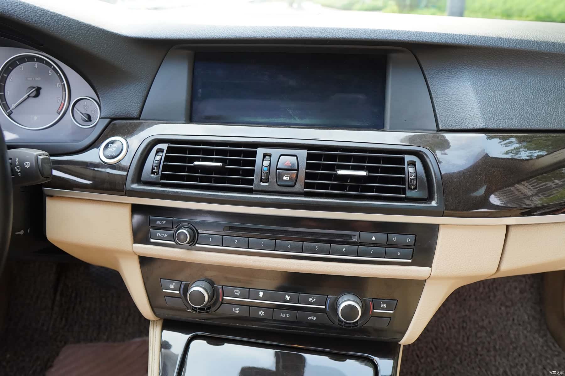 BMW 5 Series, 2011 9