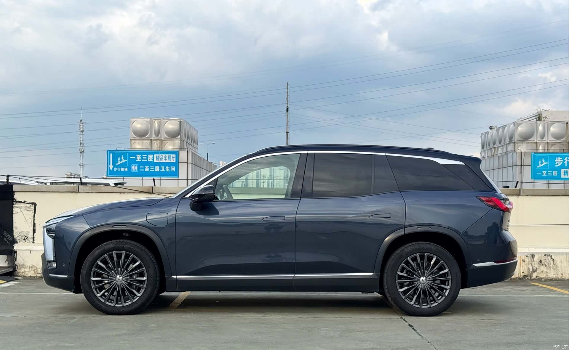 NIO ES8, 2022 4