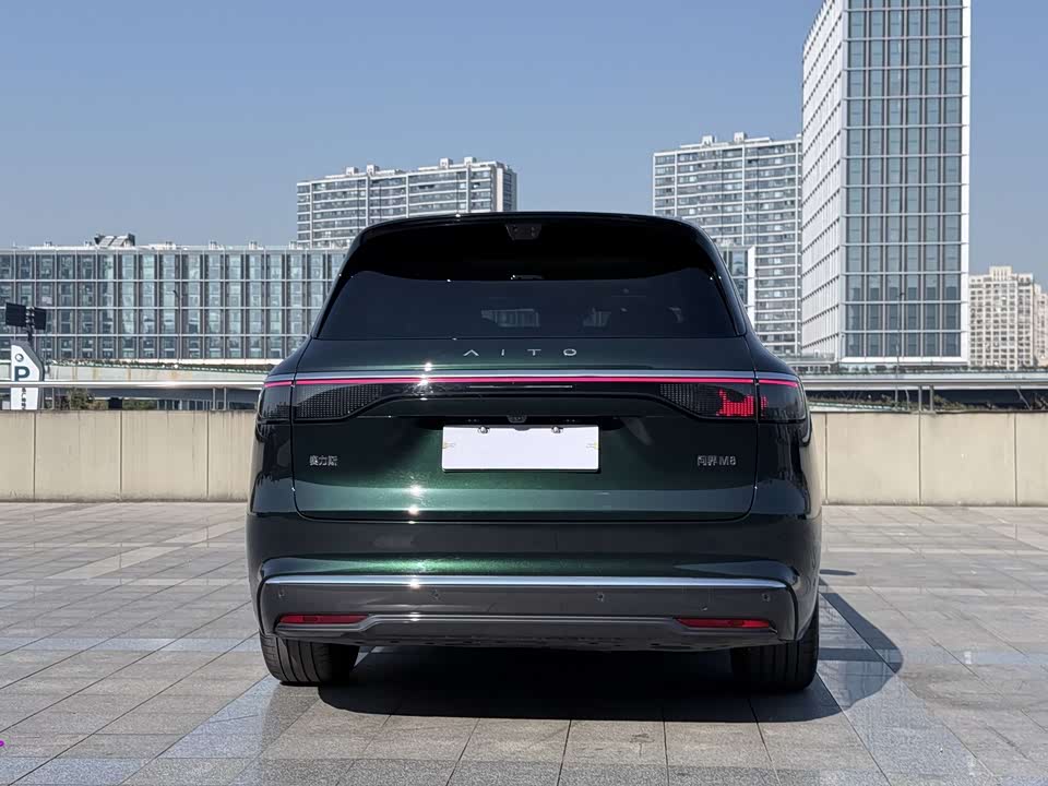 AITO Ask the world M8