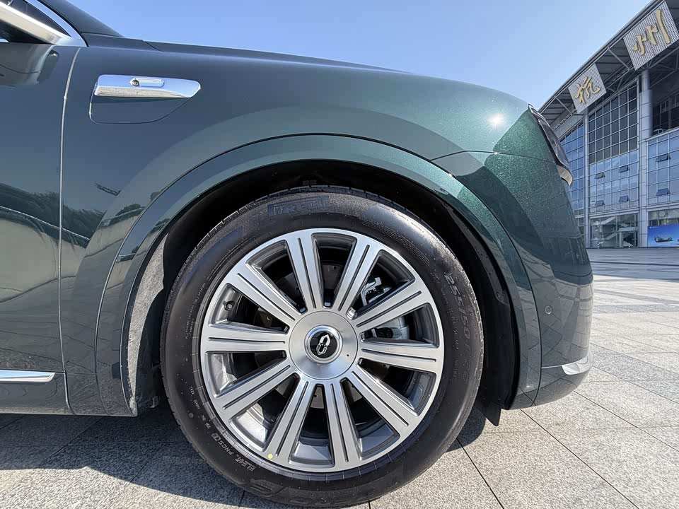 AITO Ask the world M8