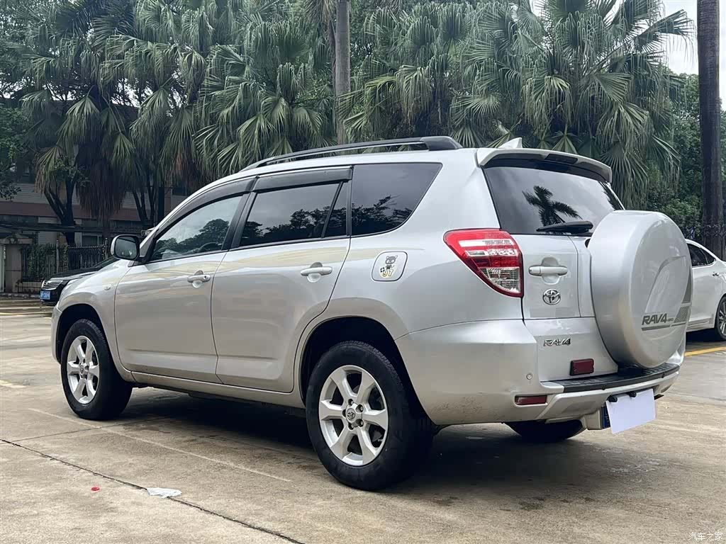Toyota RAV4, 2011 9