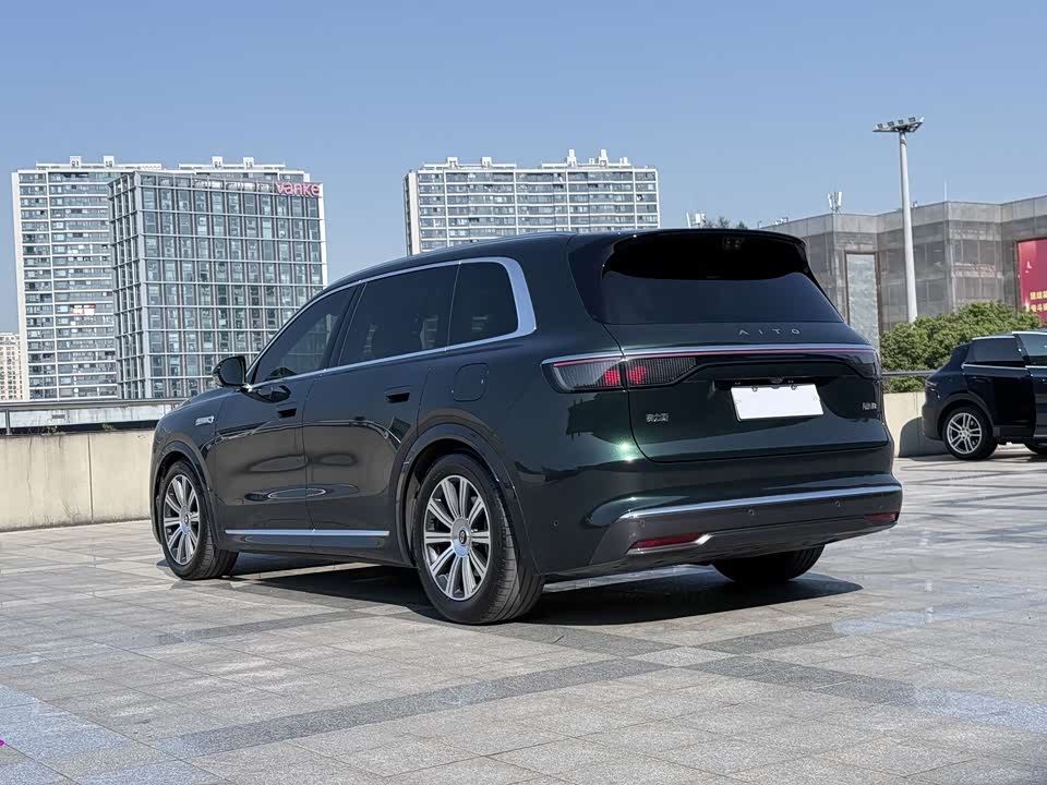 AITO Ask the world M8