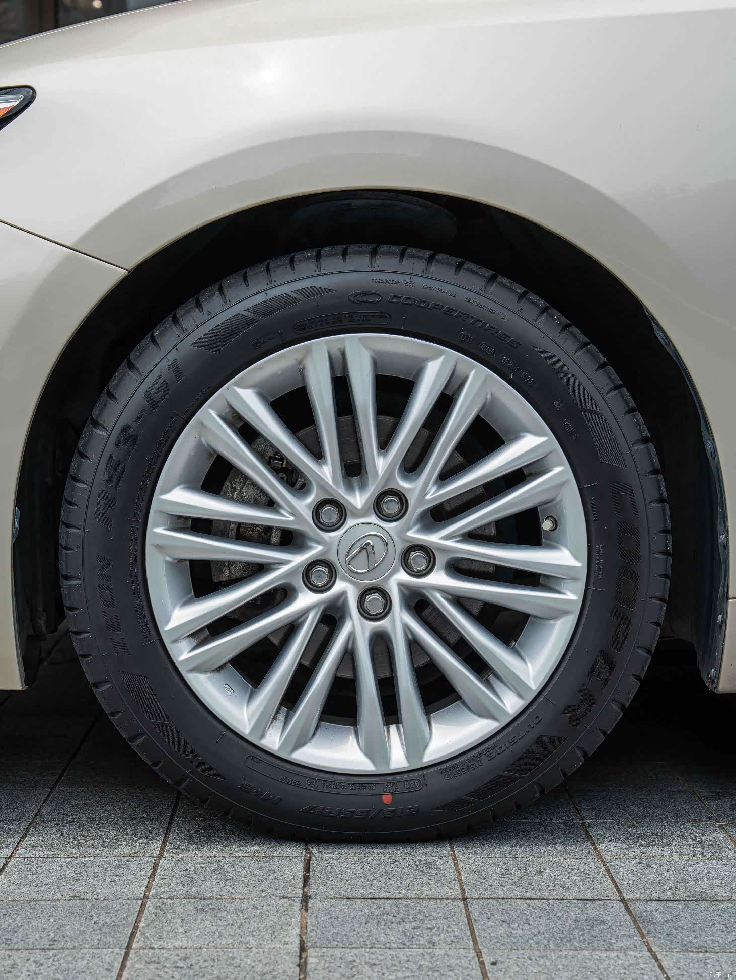 Lexus ES, 2016 6