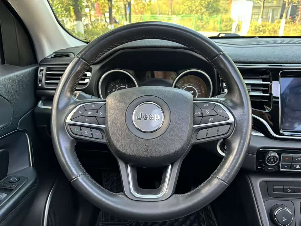 Jeep Grand Commander