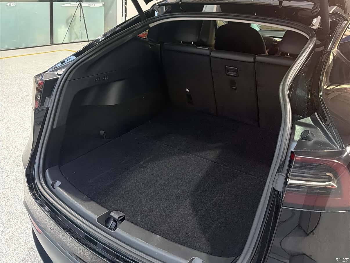 Tesla Model Y, 2023 15