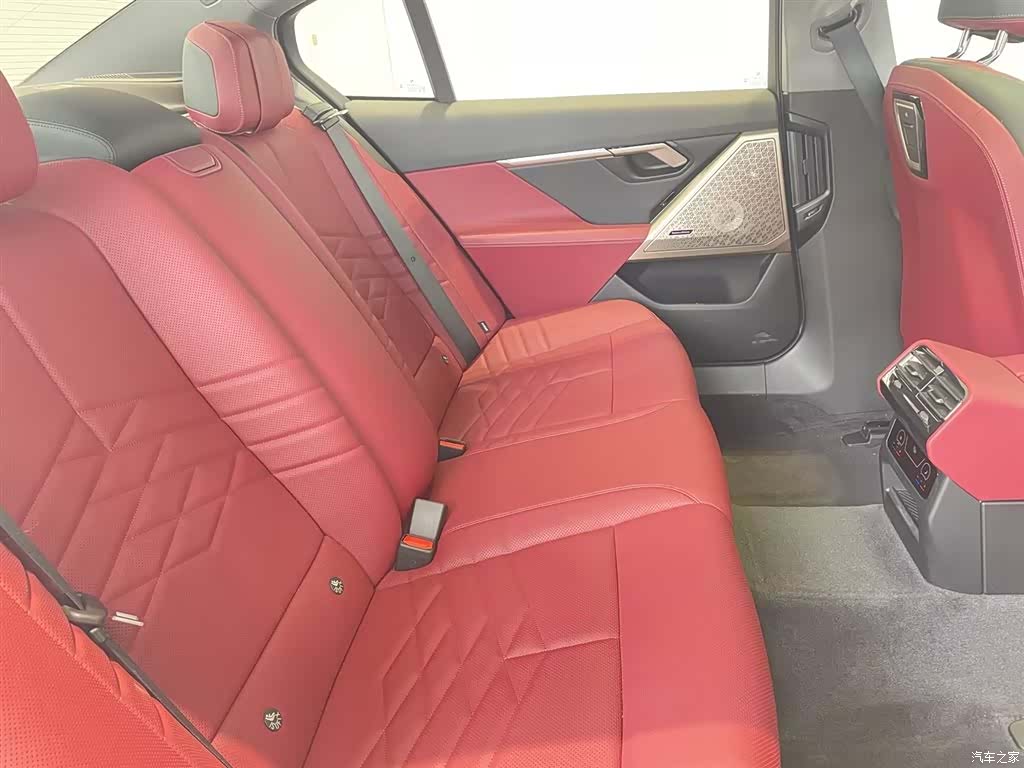 BMW 5 Series, 2025 9