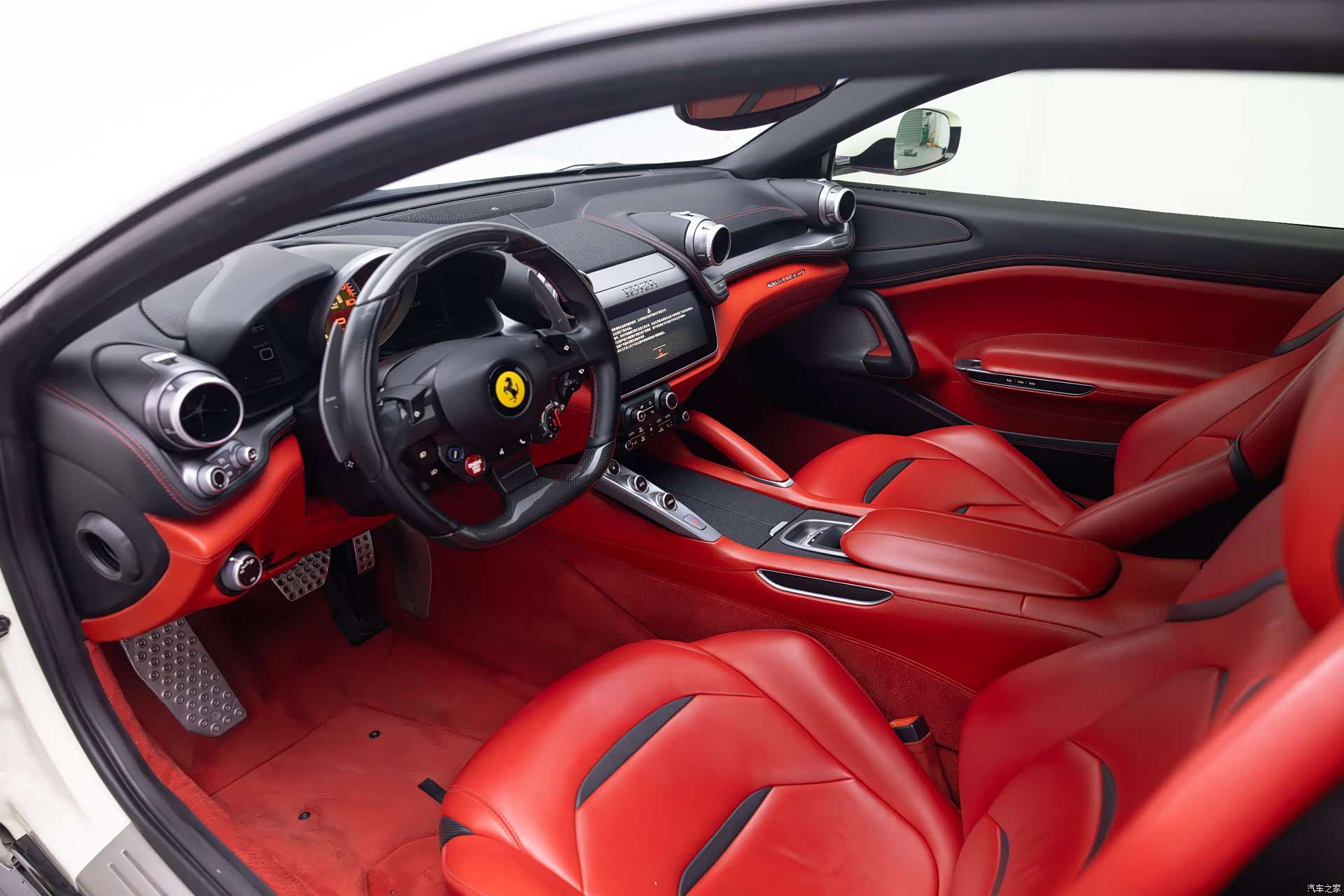Ferrari GTC4Lus, 2020 10