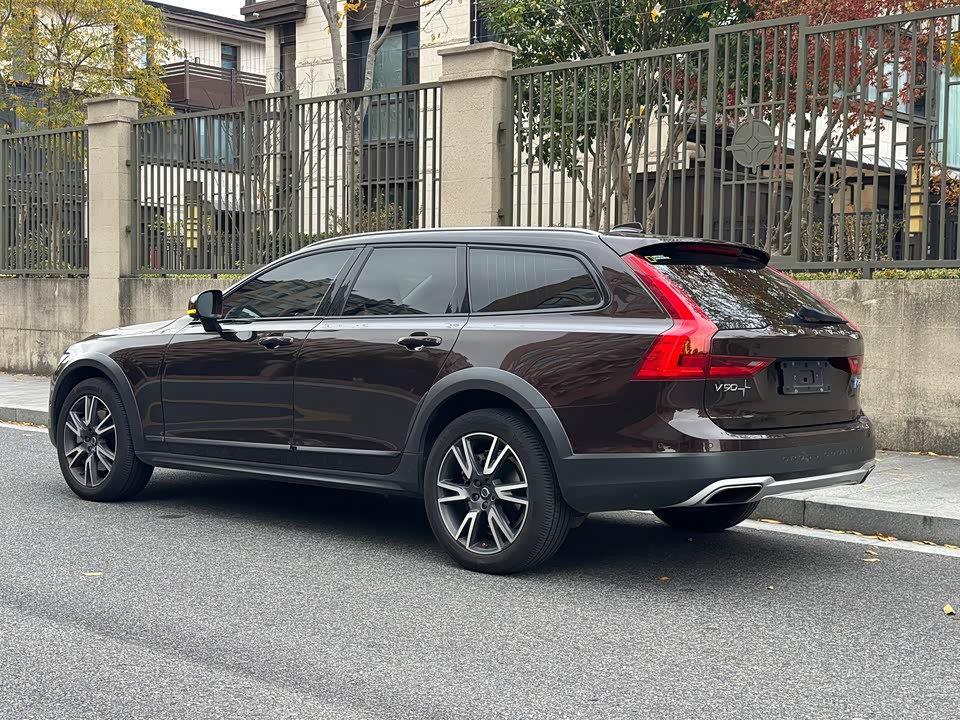 Volvo V90