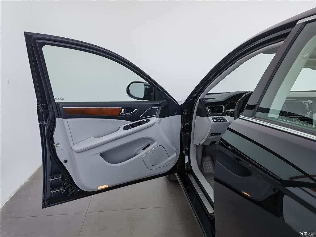 Hongqi H7, 2016 8