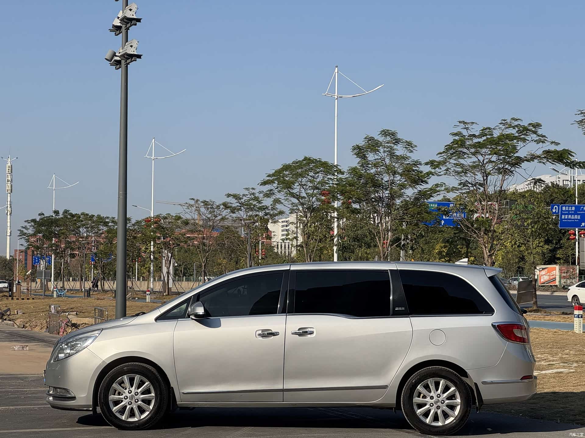 Buick GL8, 2011 2