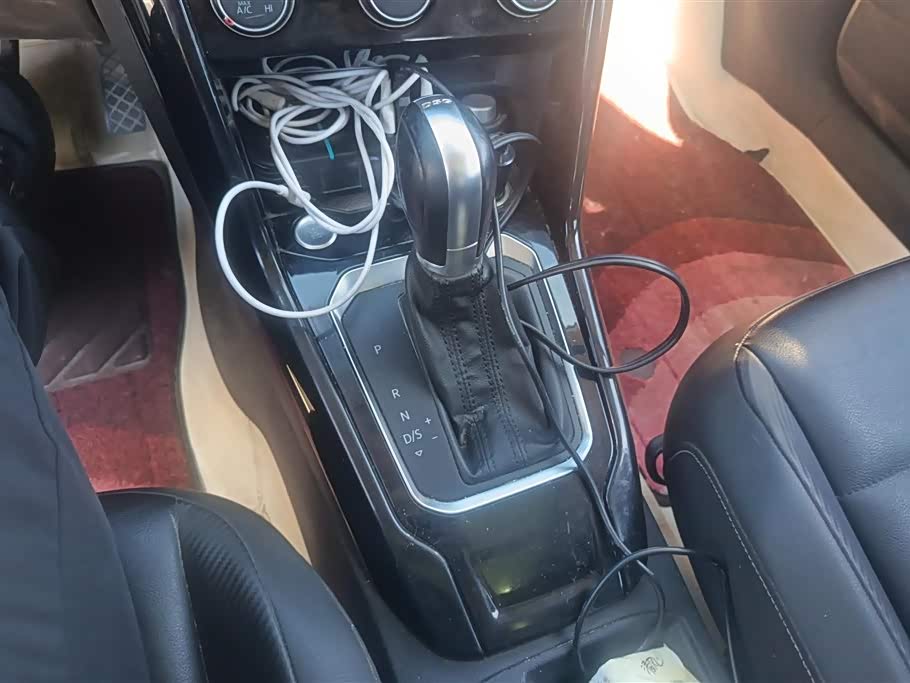 Volkswagen T-ROC exploring Songs