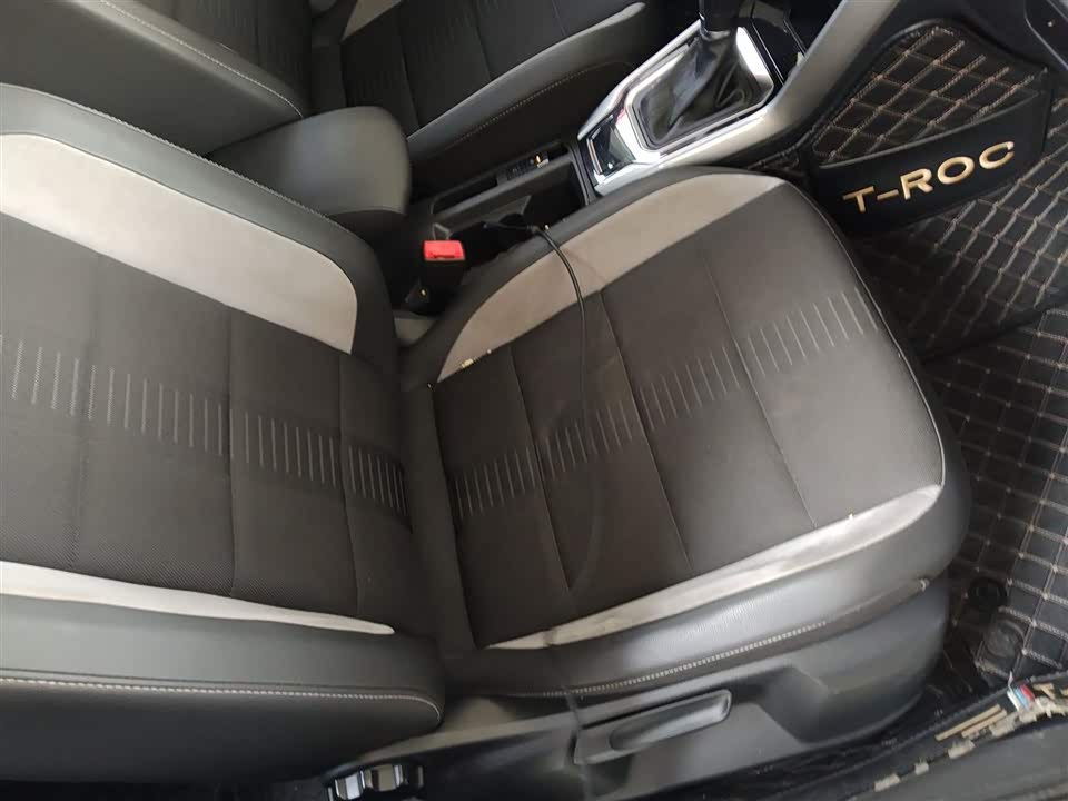 Volkswagen T-ROC exploring Songs