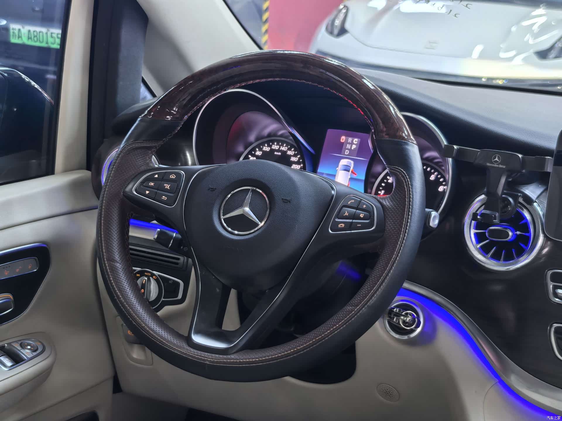 Mercedes-Benz V-Class, 2021 13