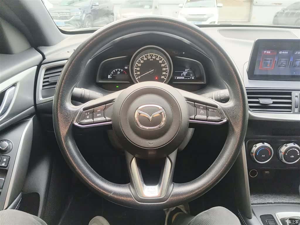 Mazda CX-4, 2019 11