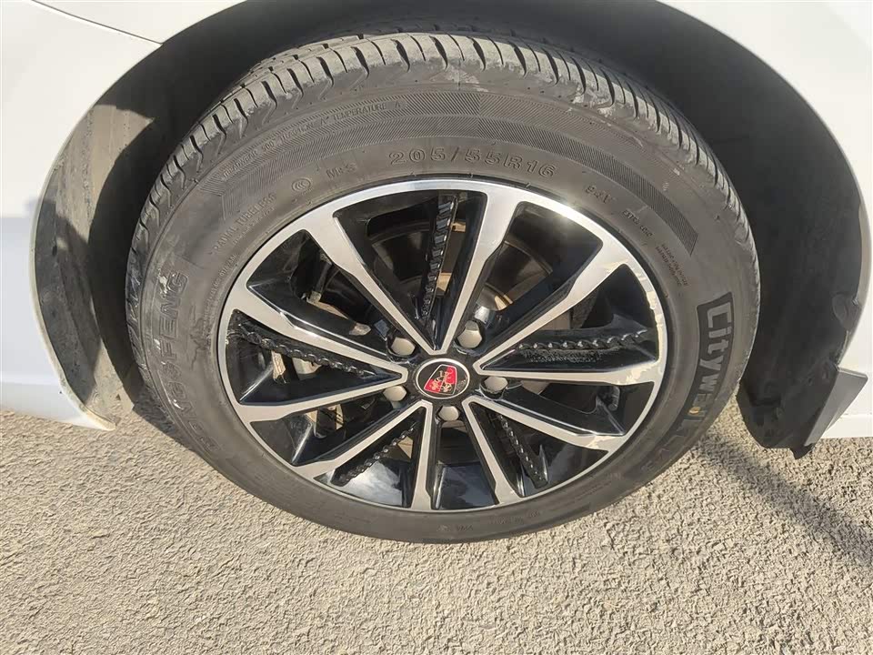 Roewe i5
