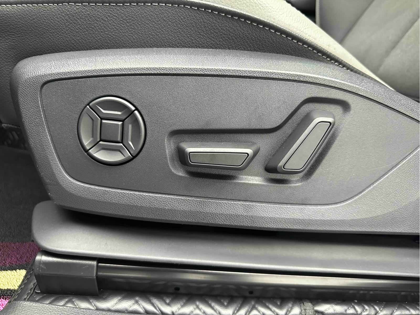 Audi Q3, 2022 11