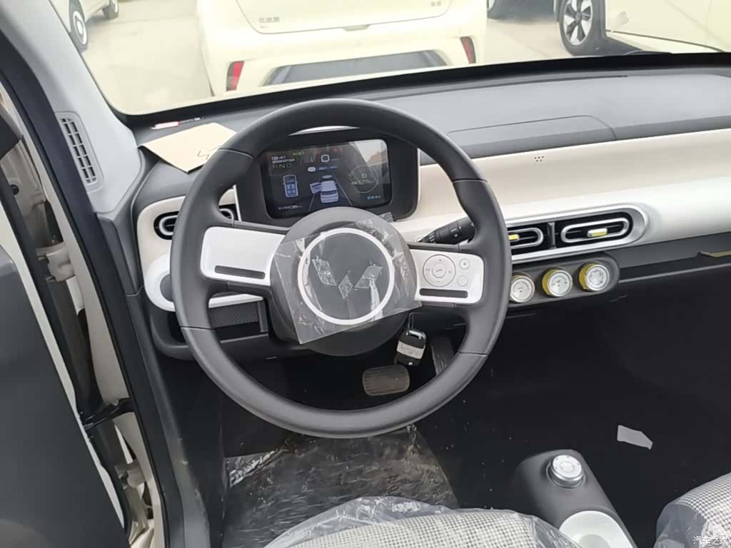 Wuling MINIEV, 2026 11