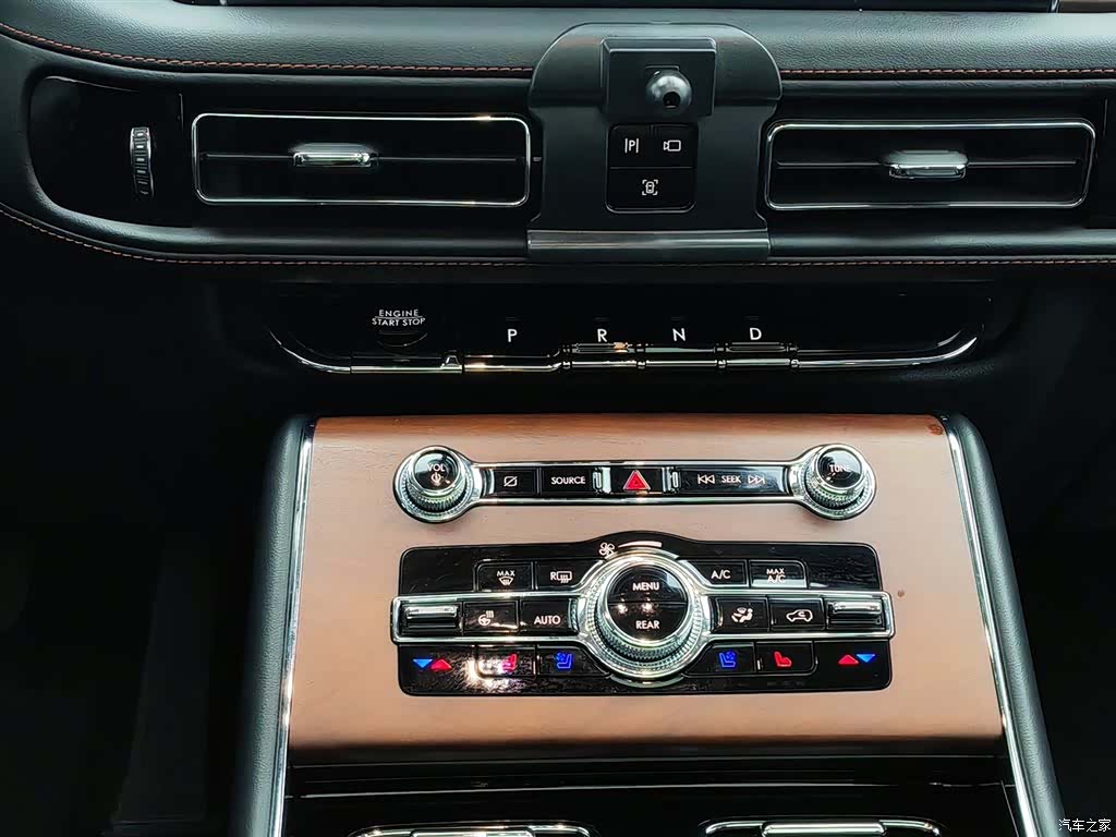 Lincoln Aviator, 2023 13