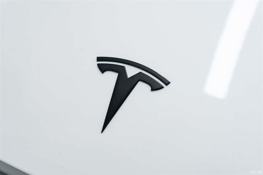 Tesla Model Y, 2025 8