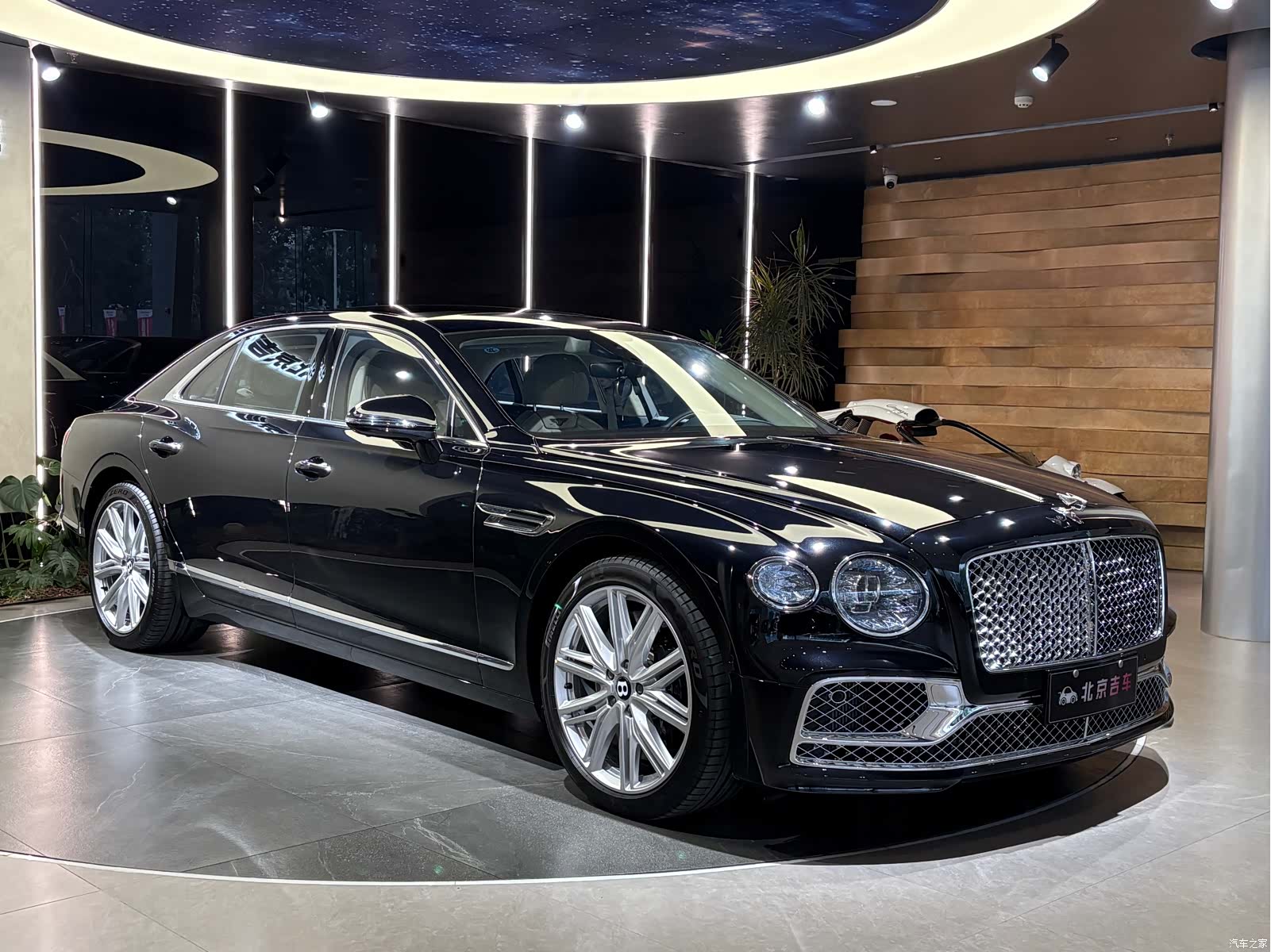 Bentley Flying Spur, 2024 3